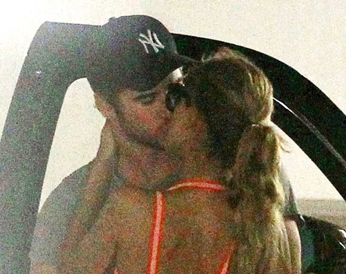 liam hemsworth elsa Beccato! Liam Hemsworth bacia la nuova fiamma