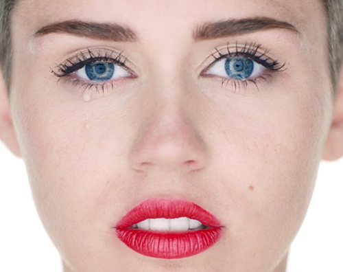 miley piange Miley Cyrus parla del video di Wrecking Ball