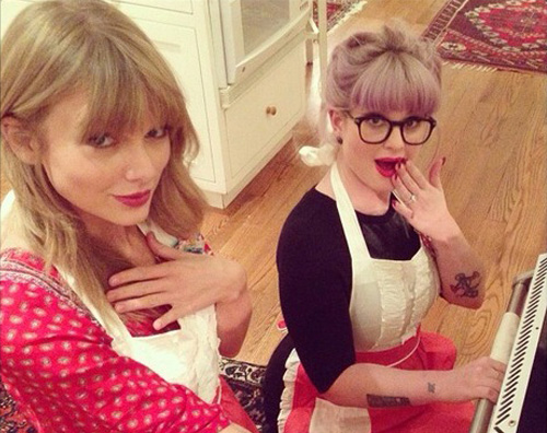 cuoche2 Taylor Swift e Kelly Osbourne si danno alla cucina