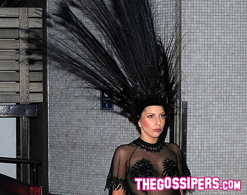 gaga cresta Lady Gaga sfoggia una cresta nera