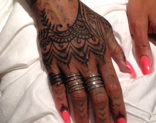 tatu Indovina il tatuaggio sulla mano