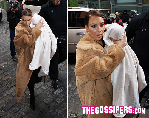 kim2 Kim Kardashian protegge la figlia dai paparazzi