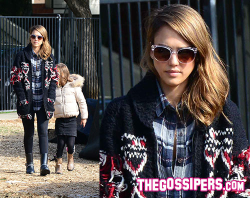 alba21 Jessica Alba alla ricerca dellalbero di Natale