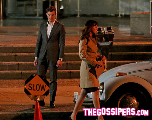 Jamie e Dakota flirtano sul set di Cinquanta sfumature fifty2 Jamie e Dakota flirtano sul set di Cinquanta sfumature