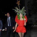 gaga1 150x150 Lady Gaga si traveste da albero di Natale