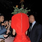 gaga21 150x150 Lady Gaga si traveste da albero di Natale