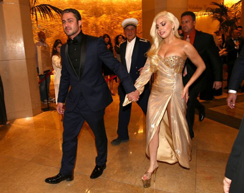 gagakinney1 Lady Gaga innamorata al party Universal