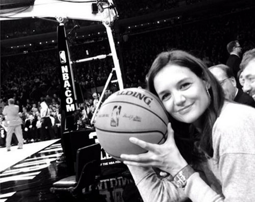 knickskatie2 Katie Holmes si diverte alla partita dei Knicks