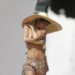 rihanna voguee 150x150 Rihanna in topless per Vogue Brazil