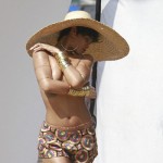 rihannavogue3 150x150 Rihanna in topless per Vogue Brazil