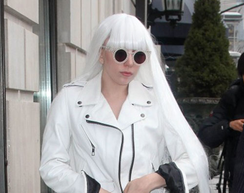 gaga11 Nuovo giorno, nuovo outfit assurdo per Lady Gaga