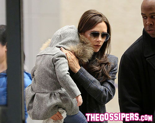 posh1d Victoria Beckham veste Victoria Beckham in aeroporto