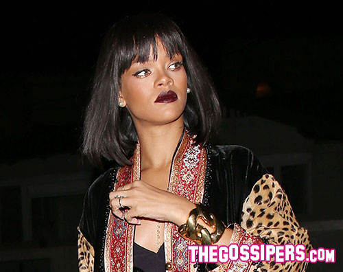 ri1 Rihanna a cena con un nuovo look