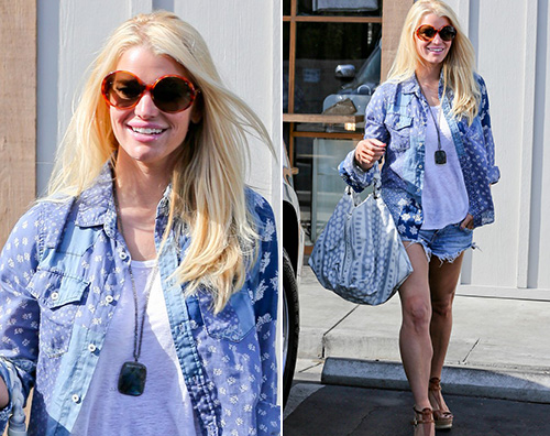 JessicaSimpson Jessica Simpson mostra le gambe a Malibu