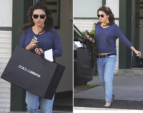 MilaKunis Mila Kunis fa shopping a Beverly Hills