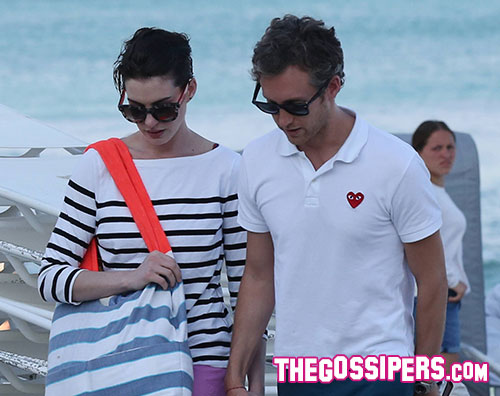 anne2 Anne Hathaway si diverte a Miami beach