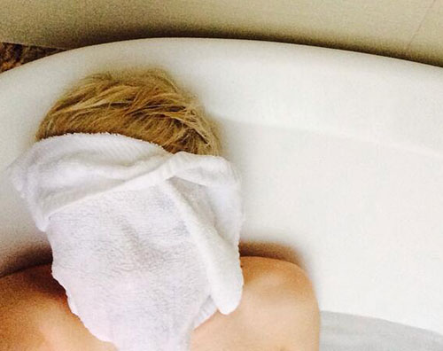 Tatuaggio sulle labbra per Miley Cyrus mileys Tatuaggio sulle labbra per Miley Cyrus