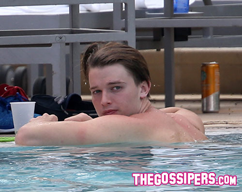 patrick1 Patrick Schwarzenegger si gode lo Spring Break a Miami