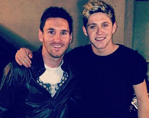 niall melli Niall Horan incontra i giocatori del Barcellona