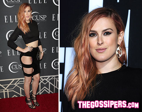 rumer Rumer Willis mostra la biancheria intima sul red carpet