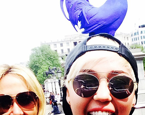 miley Miley Cyrus torna in tour dopo lospedale