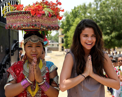 nepal selena Selena Gomez in Nepal con lUnicef