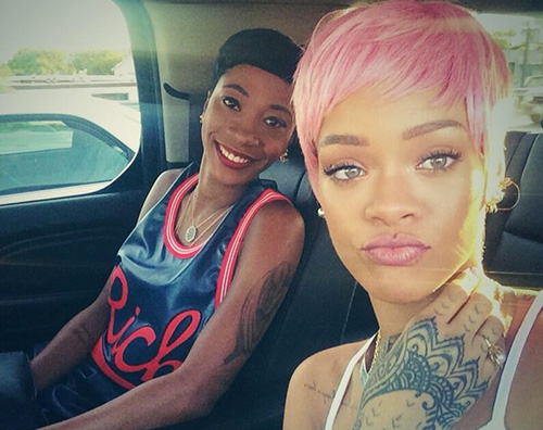 Capelli rosa per Rihanna rihanna2 Capelli rosa per Rihanna