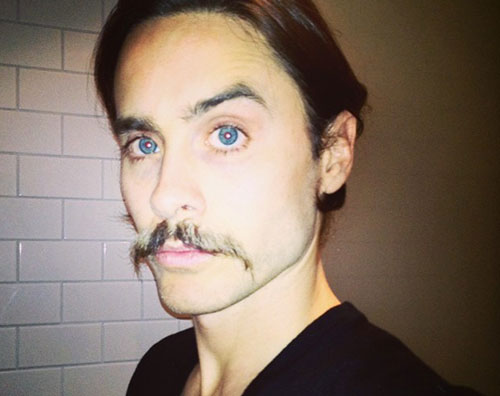 jared baffi Jared Leto sfoggia i baffi su Instagram