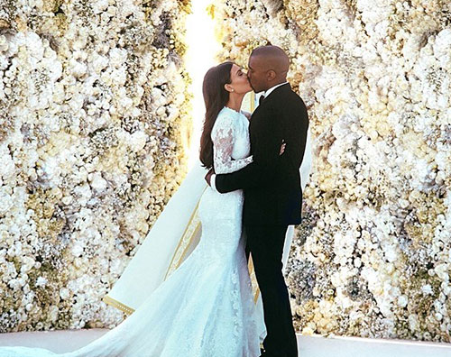Kanye West: Abbiamo lavorato 4 giorni per la foto perfetta kimkardashian bacio Kanye West: Abbiamo lavorato 4 giorni per la foto perfetta