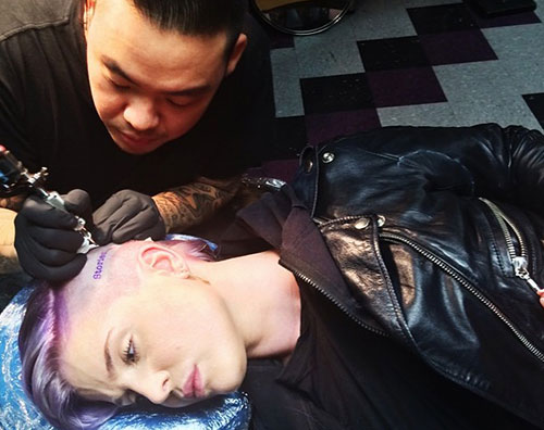 tatuaggio Tatuaggio sulla testa per Kelly Osbourne