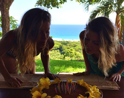 giselecomple Compleanno in spiaggia per Gisele Bundchen