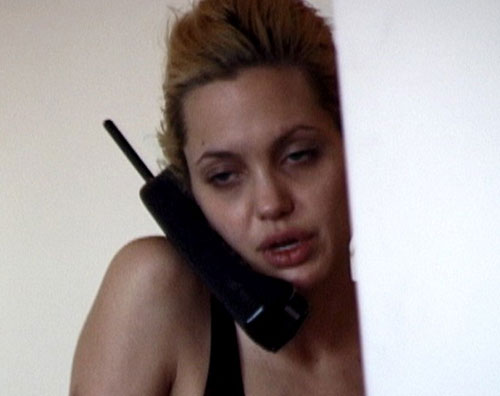 jolie2 Angelina Jolie strafatta in un vecchio video