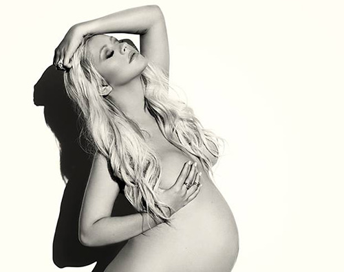 VMagazineCover Christina Aguilera, pancione senza veli su V Magazine