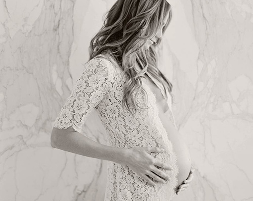 Stacy Keibler mostra il pancione sul web