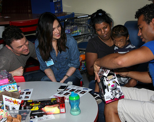 Megan2 Megan Fox e Brian Austen Green in visita allospedale pediatrico
