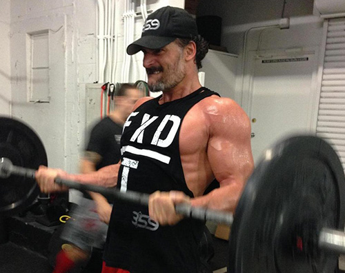 joe Joe Manganiello mostra i muscoli su Twitter