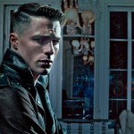 redarrow3 150x150 Colton Haynes sexy in pelle per V Man