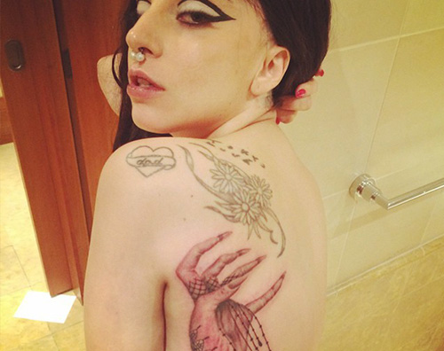 GAGA2 Lady Gaga ha un nuovo tatuaggio