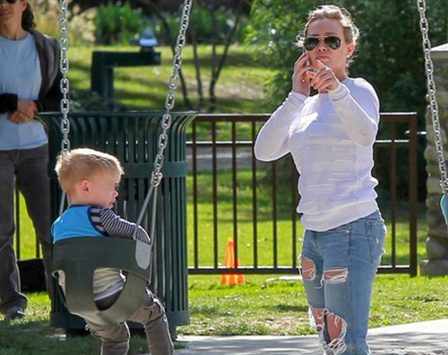 Hilary1 Hilary e Mike al parco con Luca