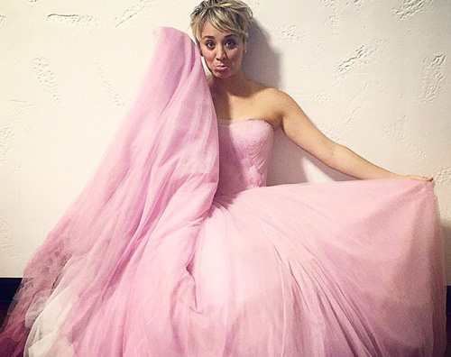 Kaley Cuoco COVER Kaley Cuoco sposa nostalgica su Instagram