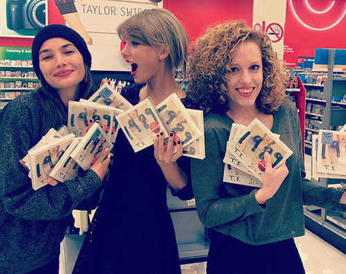 TaylorSwift Taylor Swift festeggia il successo di 1989