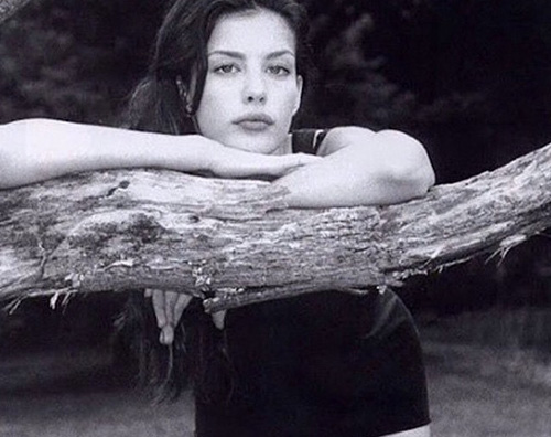 Liv Tyler 16 anni Liv Tyler mostra il pancione su Instagram
