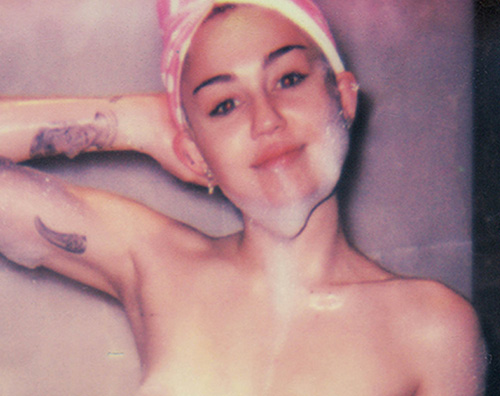 Miley Cyrus1 Miley Cyrus completamente nuda su V Magazine