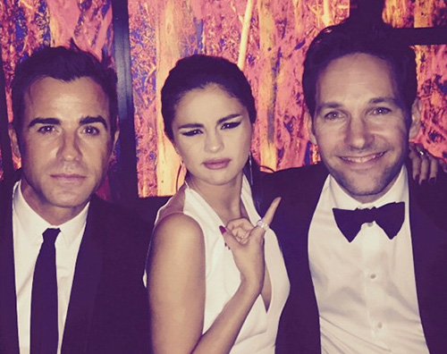 Selena Gomez Selena, Justin e Paul insieme ai Golden Globes