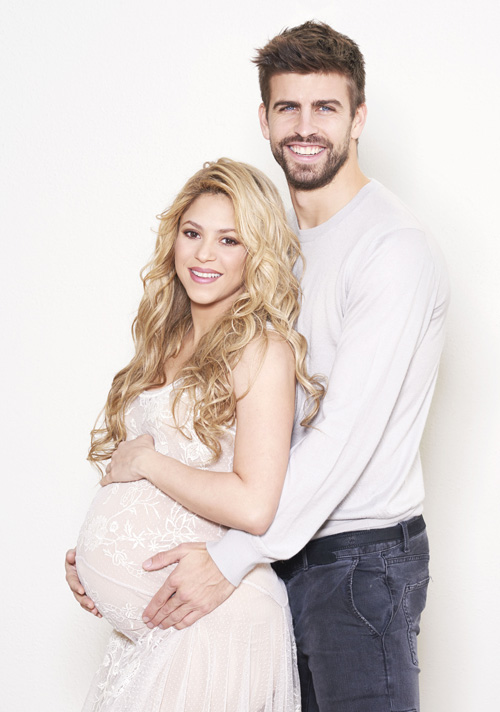 Shakira Shakira posa col pancione per lUNICEF