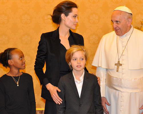 angelina jolie papa francesco 2 Angelina Jolie in Vaticano da Papa Francesco