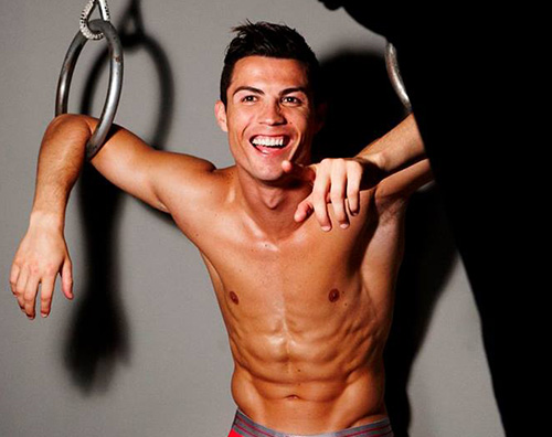 Cover Cristiano Ronaldo posa in intimo 