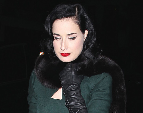 Dita Dita Von Teese in verde per una cena fuori