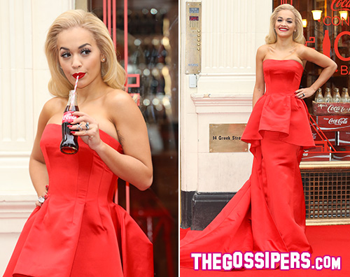 Rita Ora1 Rita Ora in rosso per i 100 anni di Contour Bottle Coca Cola