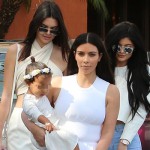 Kim Kylie North Kendall 150x150 Il clan Kardashian in bianco per Pasqua